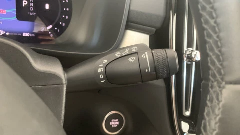 Volvo XC40 2.0 B3 G Plus Dark Auto