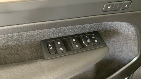 Volvo XC40 2.0 B3 G Plus Dark Auto