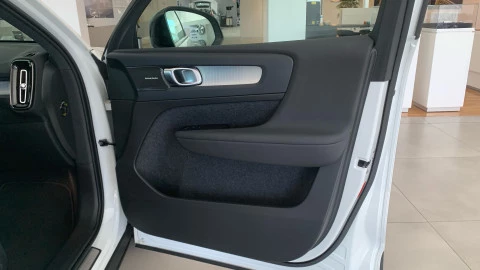 Volvo XC40 2.0 B3 G Plus Dark Auto