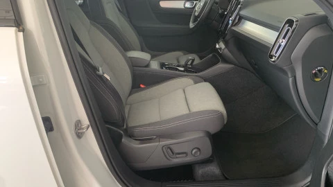 Volvo XC40 2.0 B3 G Plus Dark Auto
