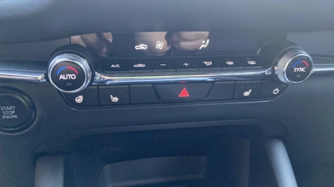 Mazda3 2.5L E-SKY G MHEV 103kW Centre-line