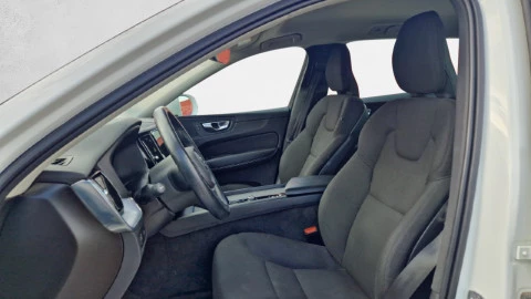 Volvo XC60 2.0 B4 D AWD Momentum Pro Auto