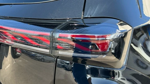 EBRO S400 1.5 DHE HEV Excellence CVT