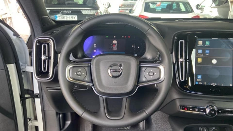 Volvo XC40 2.0 B3 G Plus Dark Auto