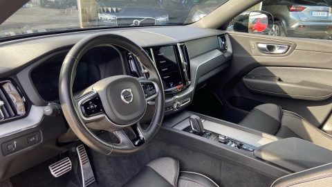 Volvo XC60 2.0 B4 G R-Design Auto