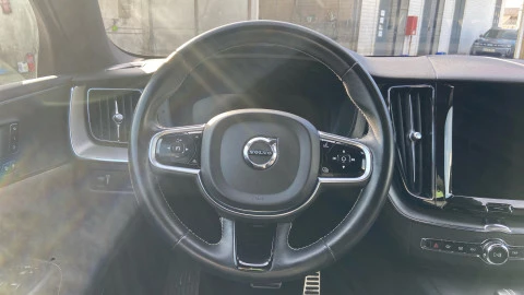 Volvo XC60 2.0 B4 G R-Design Auto