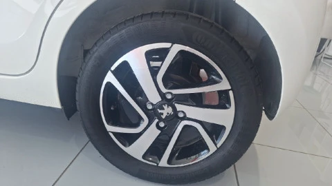 Peugeot 108 Allure 1.2 PureTech 82