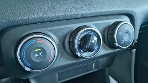 Toyota Yaris 1.0 70 Business