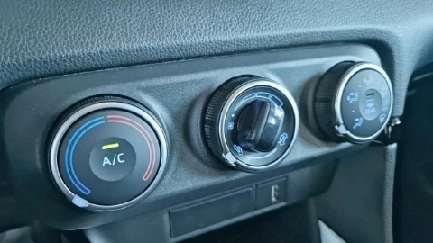 Toyota Yaris 1.0 70 Business