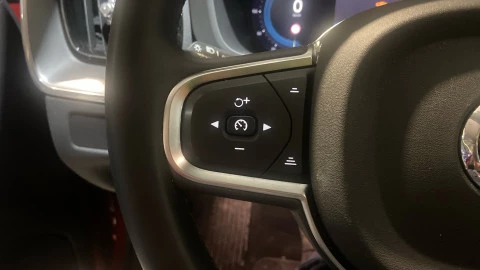 Volvo XC60 2.0 T6 AWD Recharge Core Auto