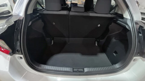 Toyota Yaris 1.5 120H Business Plus