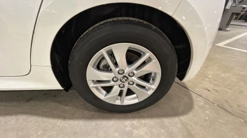 Toyota Yaris 1.5 120H Business Plus