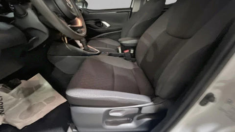 Toyota Yaris 1.5 120H Business Plus