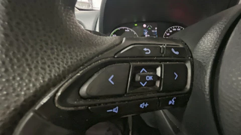 Toyota Yaris 1.5 120H Business Plus