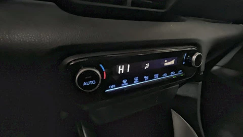 Toyota Yaris 1.5 120H Business Plus