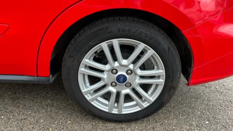 Ford Tourneo Courier 1.5 TDCi 95cv Titanium