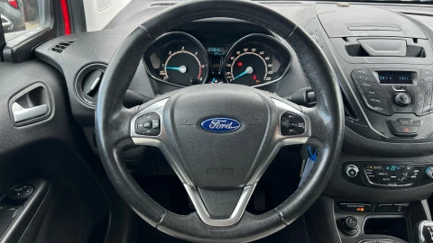 Ford Tourneo Courier 1.5 TDCi 95cv Titanium