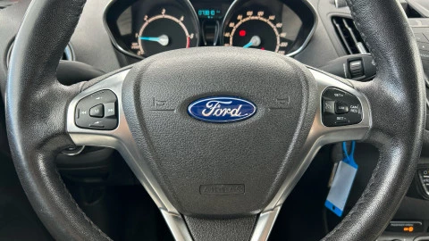 Ford Tourneo Courier 1.5 TDCi 95cv Titanium