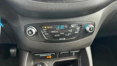 Ford Tourneo Courier 1.5 TDCi 95cv Titanium