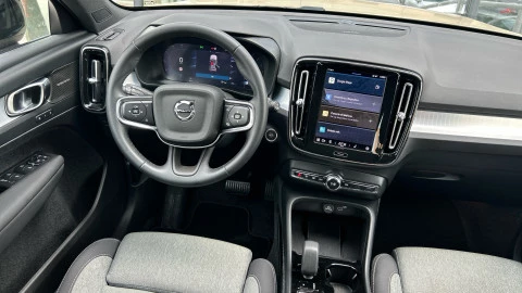 Volvo XC40 2.0 B3 G Plus Dark Auto