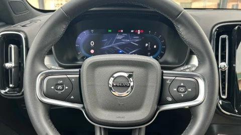 Volvo XC40 2.0 B3 G Plus Dark Auto