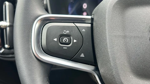 Volvo XC40 2.0 B3 G Plus Dark Auto