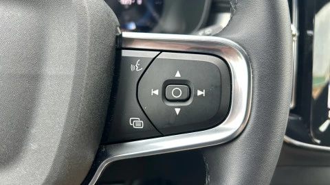 Volvo XC40 2.0 B3 G Plus Dark Auto