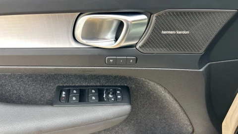 Volvo XC40 2.0 B3 G Plus Dark Auto