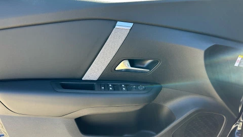 Citroën C4 Hybrid 136 e-DCS6 Max