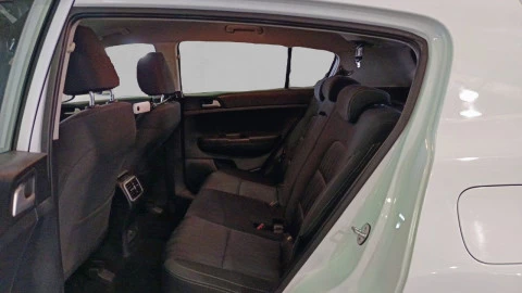 Kia Sportage 1.6 MHEV Business 100kW (136CV) 4x2