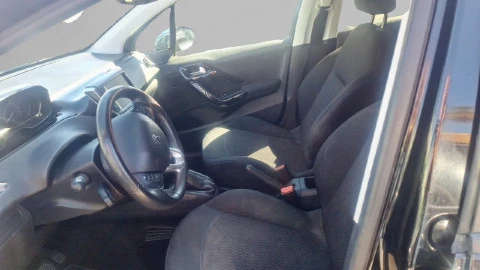 Peugeot 208 5P Signature 1.2L PureTech 60KW (82CV)