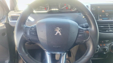 Peugeot 208 5P Signature 1.2L PureTech 60KW (82CV)
