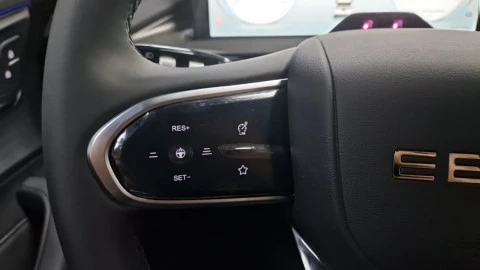 EBRO S400 1.5 DHE HEV Excellence CVT