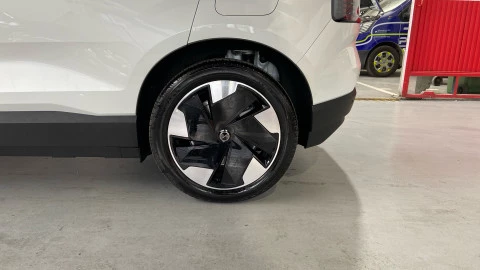 Volvo EX30 Single Motor Extended Range Plus Auto