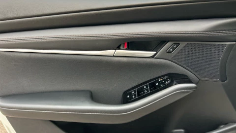 Mazda3 2.5L E-SKY G MHEV 103kW Prime-line