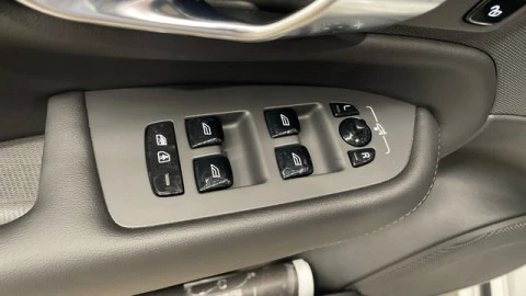 Volvo XC90 T8 Plus Dark Recharge AWD Auto 335 kW (455 CV)