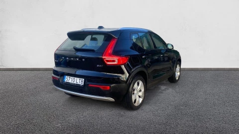 Volvo XC40 2.0 B4 G AWD Momentum Pro Auto