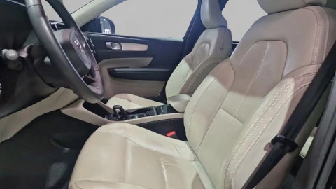 Volvo XC40 2.0 B4 G AWD Momentum Pro Auto