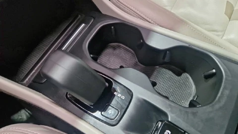 Volvo XC40 2.0 B4 G AWD Momentum Pro Auto