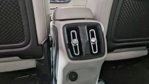 Volvo XC40 2.0 B4 G AWD Momentum Pro Auto