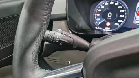 Volvo XC40 2.0 B4 G AWD Momentum Pro Auto