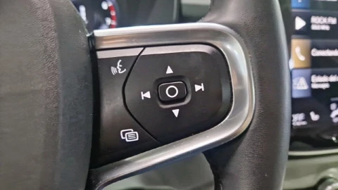 Volvo XC40 2.0 B4 G AWD Momentum Pro Auto