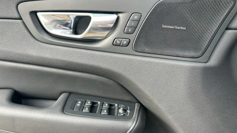 Volvo XC60 2.0 T6 AWD Recharge Ultra Dark Auto