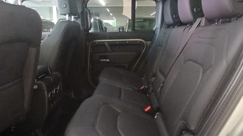 Land Rover Defender 3.0D I6 250 S 110 Auto 4WD MHEV Land Rover Defender 3.0D I6 250 S 110 Auto 4WD MHEV