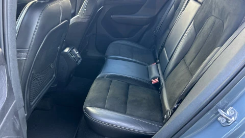 Volvo XC40 2.0 T4 R-Design Auto