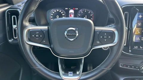 Volvo XC40 2.0 T4 R-Design Auto