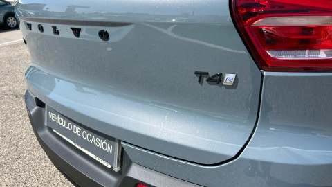 Volvo XC40 2.0 T4 R-Design Auto