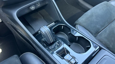 Volvo XC40 2.0 T4 R-Design Auto