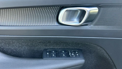 Volvo XC40 2.0 T4 R-Design Auto