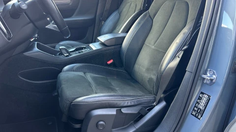 Volvo XC40 2.0 T4 R-Design Auto
